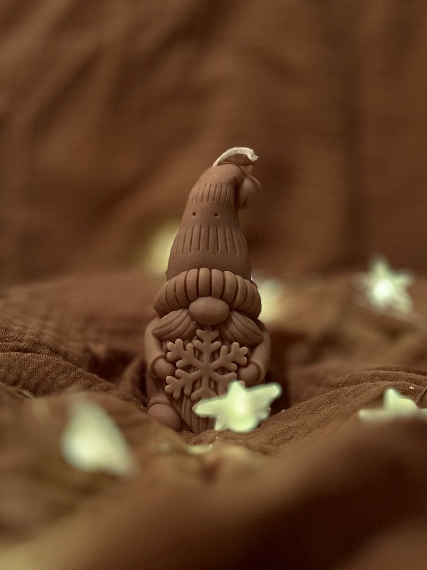 Weihnachtswichtel Ilvy - Dekokerze aus 100% Sojawachs